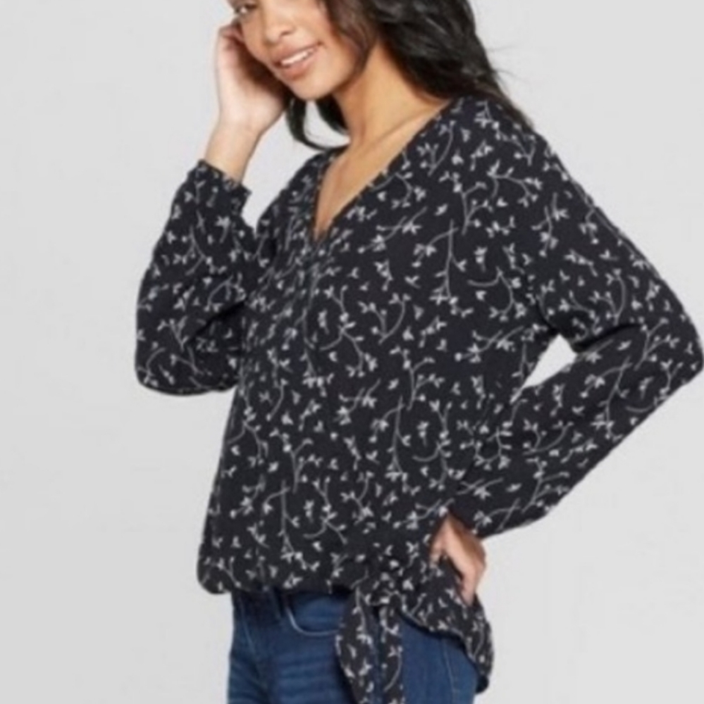 Universal Thread Crisscross Floral Wrap top
